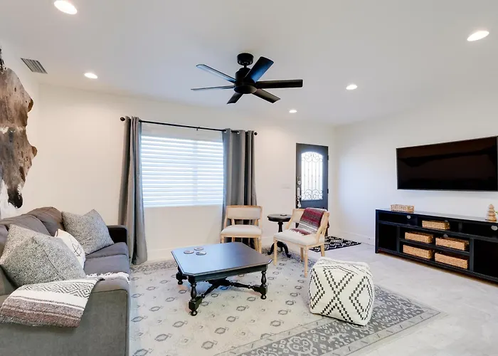 Luxe Getaway W/ Fire Pit - Near Tpc Scottsdale! *