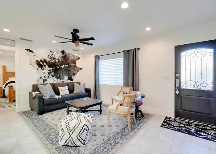 Luxe Getaway W/ Fire Pit - Near Tpc Scottsdale! Phoenix